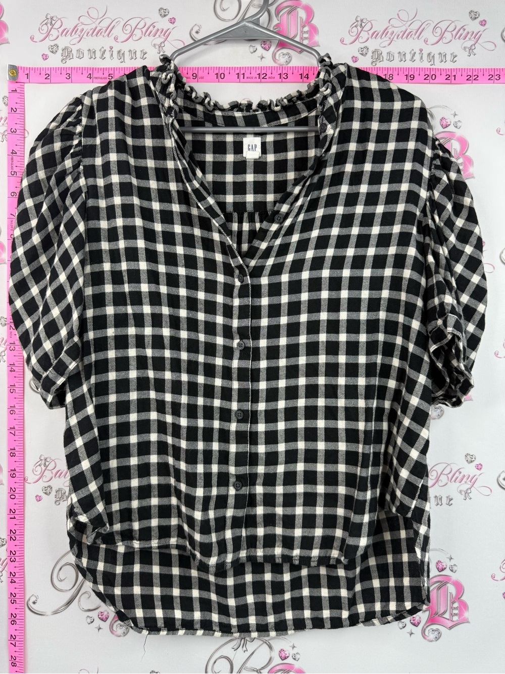 GAP T-shirt button up Black and White Check Button-Front Puff Sleeve Top
